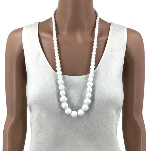 Vintage Graduated Beaded Necklace White 31 Inch Length - Picture 1 of 3